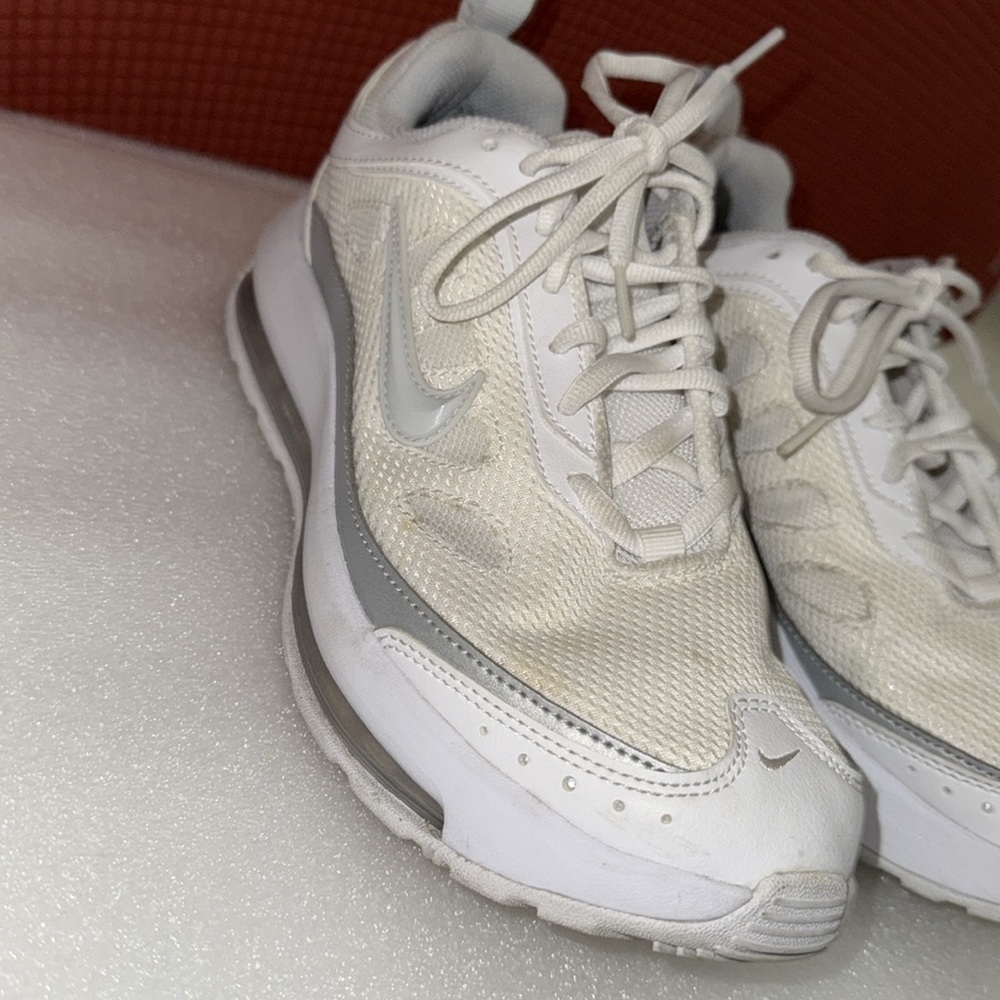 Nike Air Max Women’s Sneakers White Gray Size 9 - Picture 3 of 7